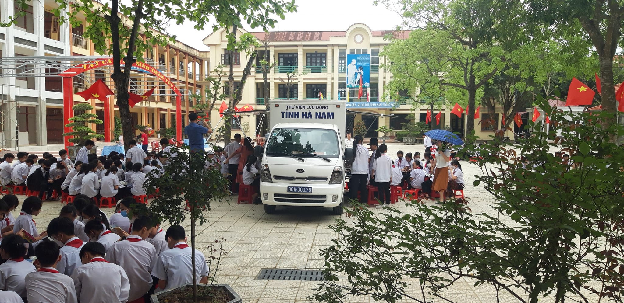 Thư viện tỉnh Hà Nam phối hợp cùng trường THCS Nam Cao (huyện Lý Nhân) và trường Tiểu học Tiên Hiệp (tp. Phủ Lý) tổ chức hoạt động chào mừng Ngày Sách - Văn hoá đọc 2023