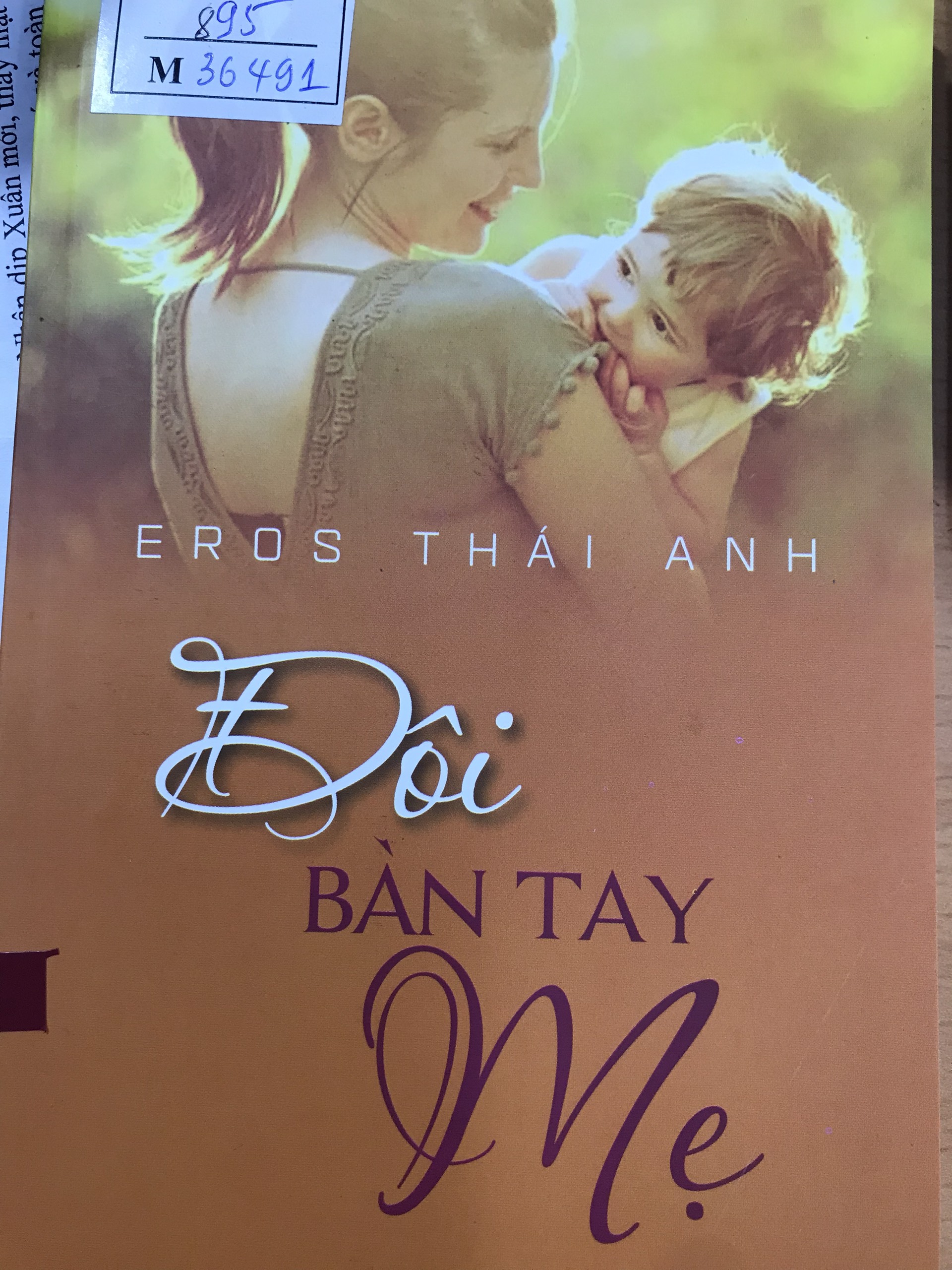 Giới thiệu cuốn sách: "Đôi bàn tay mẹ"