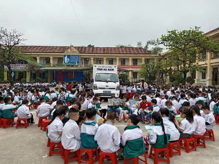 Thư viện tỉnh Hà Nam đẩy mạnh các hoạt động phát triển văn hoá đọc trong trường học thông qua hoạt động phục vụ xe thư viện lưu động 