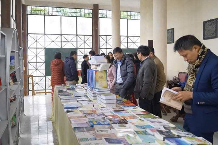 Người truyền lửa tình yêu với sách